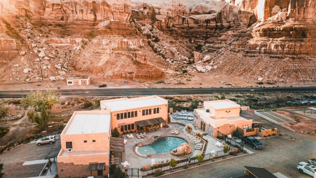 Bluff Dwellings Resort