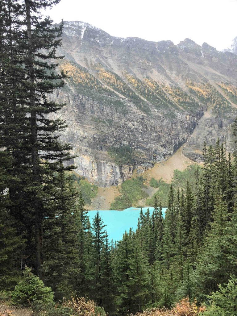 lake agnes trail uitzicht op lake louise