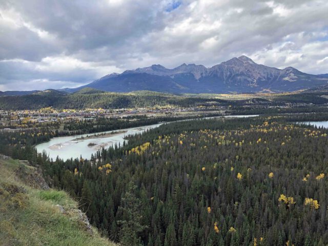 Old Fort Point Trail: Een panoramische wandeling vlakbij Jasper town