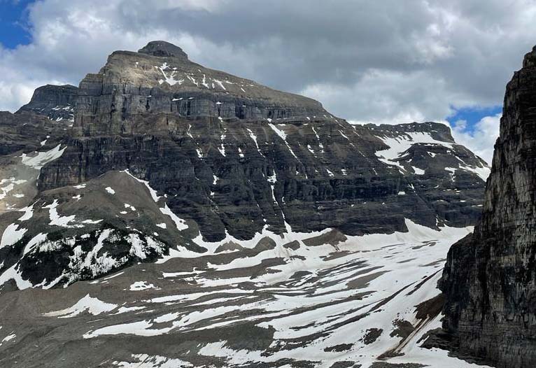 plain of six glaciers trail